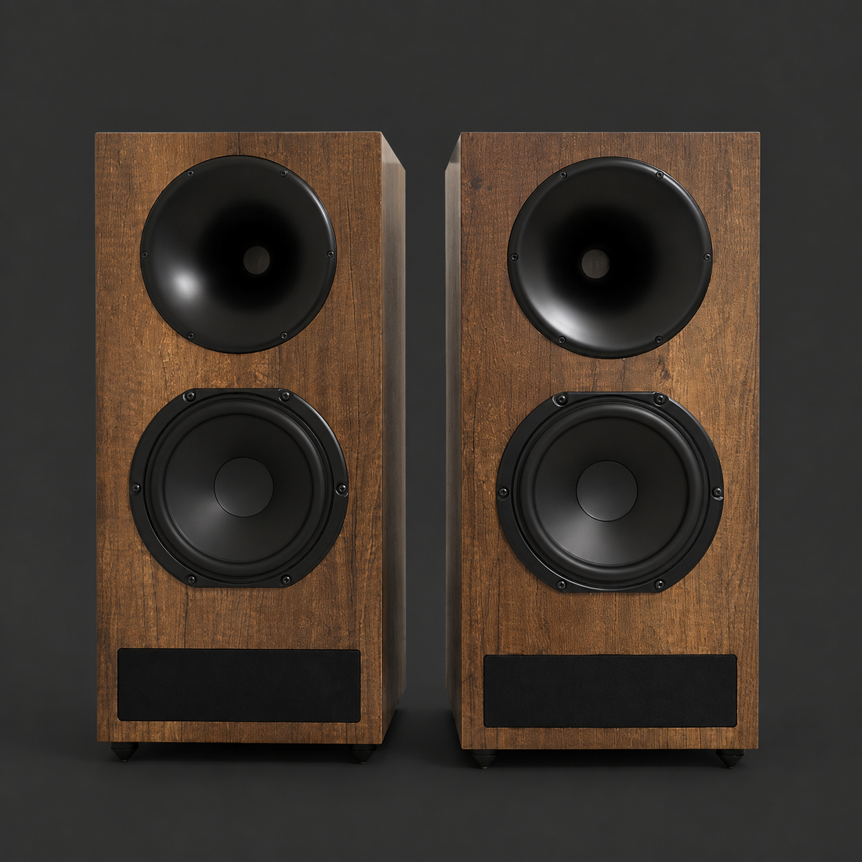 Pair of Esséncia bookshelf speakers